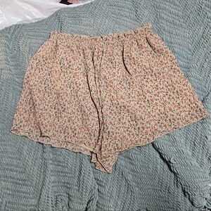 Missguided Floral Ruffle Shorts